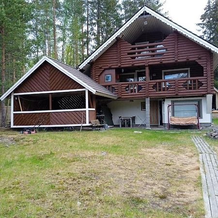 Viihtyisae Hirsimoekki Jaerven Rannalla Siikainen 外观 照片
