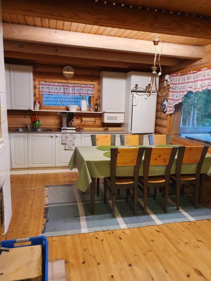 Viihtyisae Hirsimoekki Jaerven Rannalla Siikainen 外观 照片