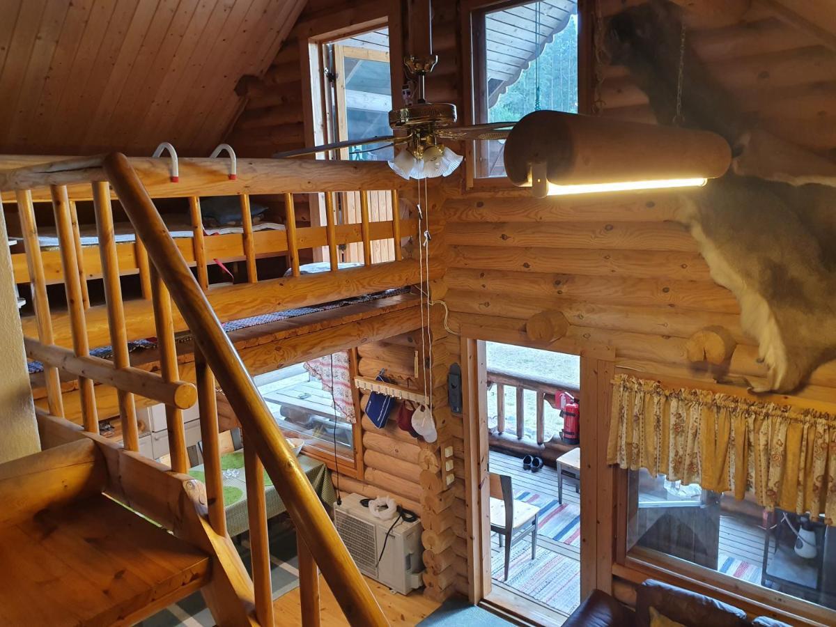 Viihtyisae Hirsimoekki Jaerven Rannalla Siikainen 外观 照片