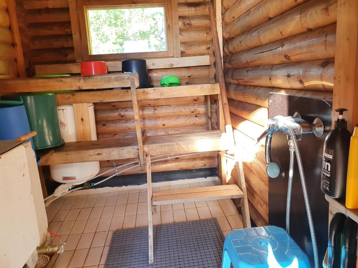 Viihtyisae Hirsimoekki Jaerven Rannalla Siikainen 外观 照片