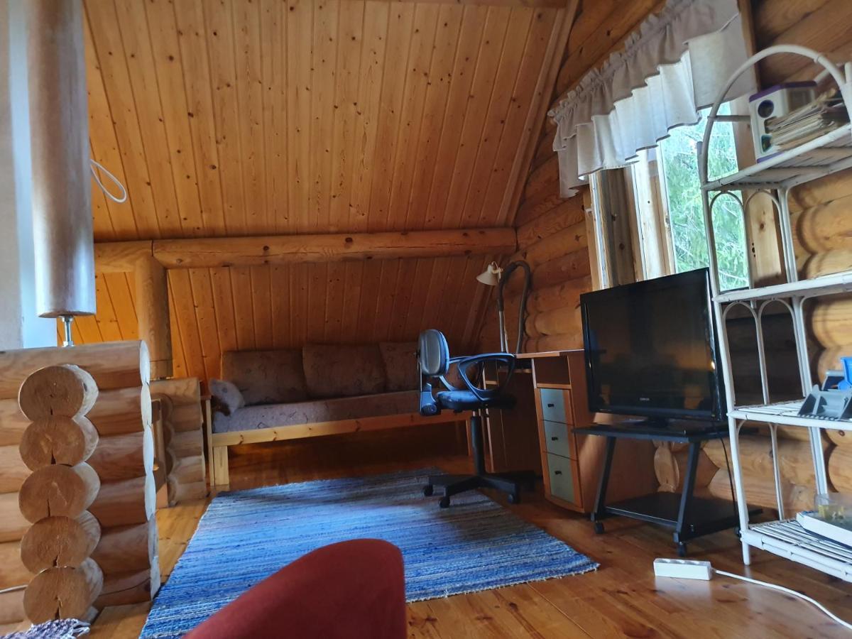 Viihtyisae Hirsimoekki Jaerven Rannalla Siikainen 外观 照片