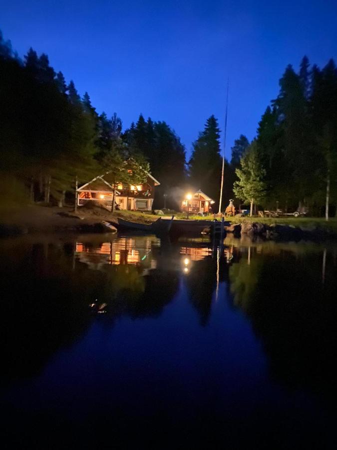 Viihtyisae Hirsimoekki Jaerven Rannalla Siikainen 外观 照片