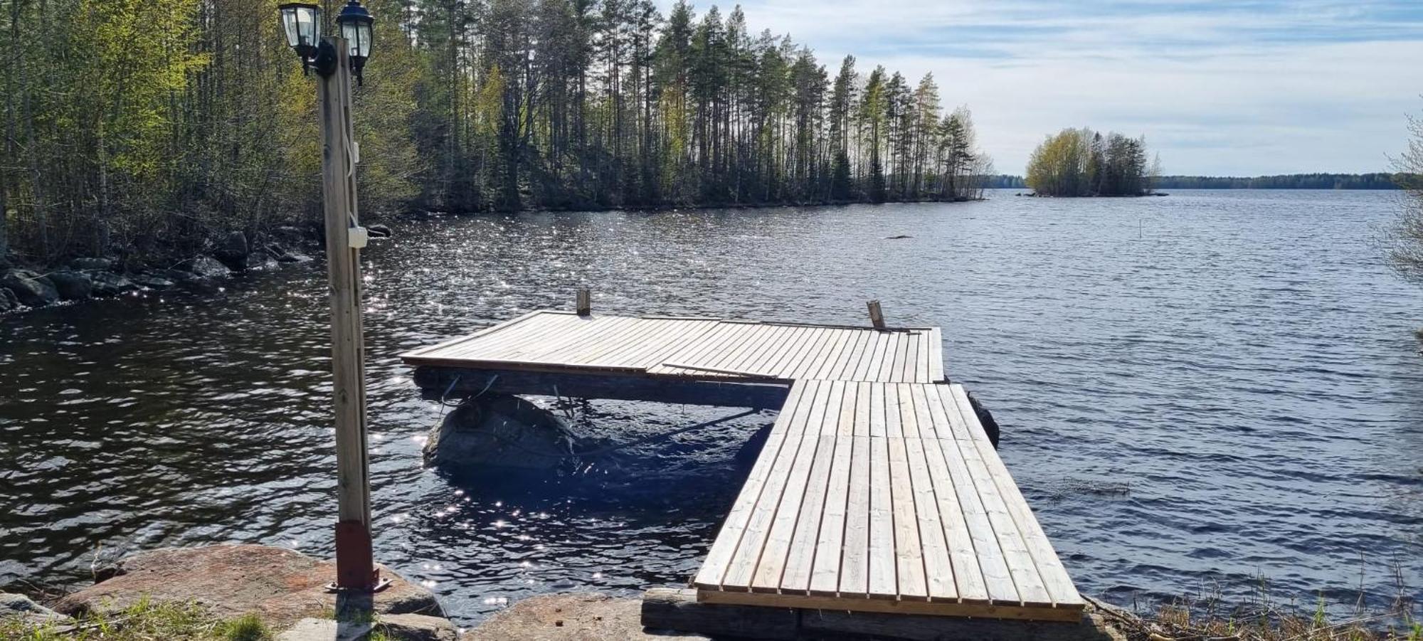 Viihtyisae Hirsimoekki Jaerven Rannalla Siikainen 外观 照片